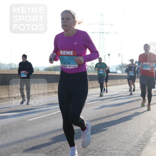 03.10.2025 - Köhlbrandbrückenlauf Luisa Fischer http://msf.ph/oto/8990501 03.10.2025 10:14:38 Position 3 3766 meine-sportfotos.de