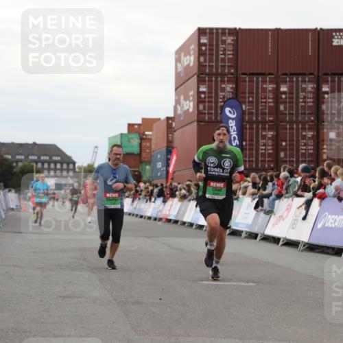 03.10.2025 - Köhlbrandbrückenlauf Yannick Fuchs http://msf.ph/oto/8990503 03.10.2025 16:02:07 Ziel 7115, 7160, 7299, 8988 meine-sportfotos.de