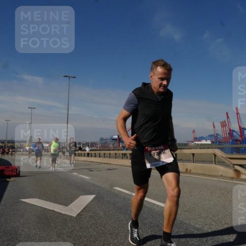 03.10.2025 - Köhlbrandbrückenlauf Matties Gatica Varas http://msf.ph/oto/8990506 03.10.2025 12:40:12 Position 2  meine-sportfotos.de