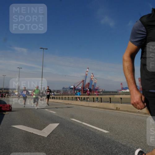 03.10.2025 - Köhlbrandbrückenlauf Matties Gatica Varas http://msf.ph/oto/8990508 03.10.2025 12:40:13 Position 2 16116 meine-sportfotos.de
