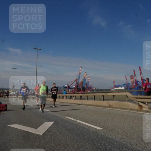 03.10.2025 - Köhlbrandbrückenlauf Matties Gatica Varas http://msf.ph/oto/8990514 03.10.2025 12:40:14 Position 2  meine-sportfotos.de