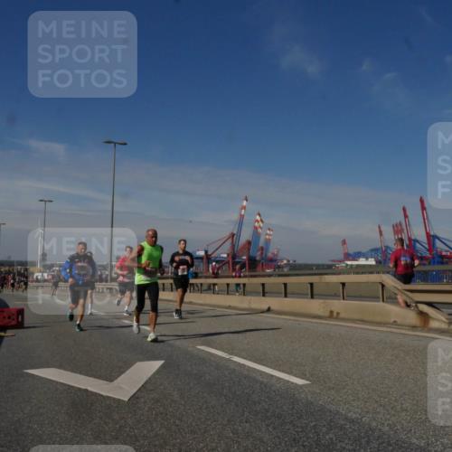 03.10.2025 - Köhlbrandbrückenlauf Matties Gatica Varas http://msf.ph/oto/8990518 03.10.2025 12:40:15 Position 2  meine-sportfotos.de