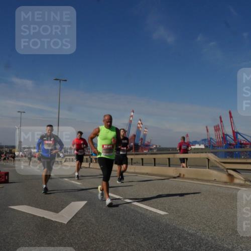 03.10.2025 - Köhlbrandbrückenlauf Matties Gatica Varas http://msf.ph/oto/8990523 03.10.2025 12:40:16 Position 2 1111 meine-sportfotos.de