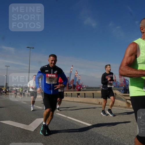 03.10.2025 - Köhlbrandbrückenlauf Matties Gatica Varas http://msf.ph/oto/8990533 03.10.2025 12:40:17 Position 2 6470, 4127 meine-sportfotos.de