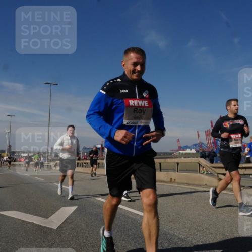 03.10.2025 - Köhlbrandbrückenlauf Matties Gatica Varas http://msf.ph/oto/8990536 03.10.2025 12:40:18 Position 2 6470, 6018 meine-sportfotos.de