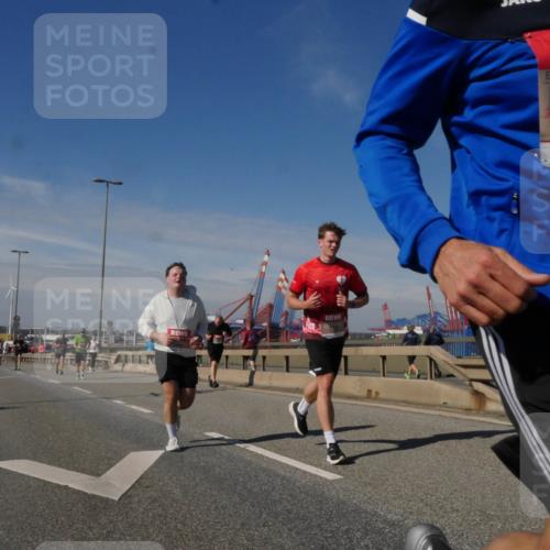 03.10.2025 - Köhlbrandbrückenlauf Matties Gatica Varas http://msf.ph/oto/8990539 03.10.2025 12:40:18 Position 2 6470 meine-sportfotos.de