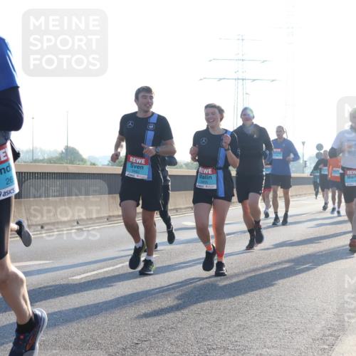 03.10.2025 - Köhlbrandbrückenlauf Luisa Fischer http://msf.ph/oto/8990540 03.10.2025 10:14:43 Position 3 26, 3462, 3465, 41 meine-sportfotos.de