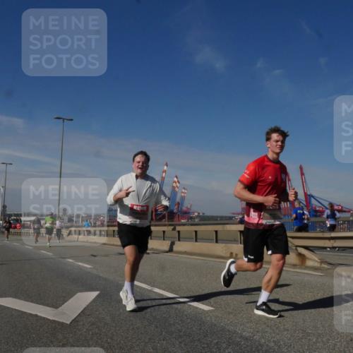 03.10.2025 - Köhlbrandbrückenlauf Matties Gatica Varas http://msf.ph/oto/8990541 03.10.2025 12:40:19 Position 2  meine-sportfotos.de