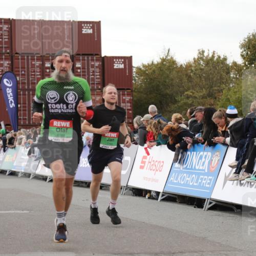 03.10.2025 - Köhlbrandbrückenlauf Yannick Fuchs http://msf.ph/oto/8990543 03.10.2025 16:02:09 Ziel 7115, 7160, 7299, 8049, 8509, 8988, 9115 meine-sportfotos.de