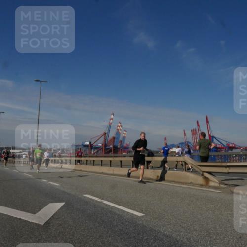 03.10.2025 - Köhlbrandbrückenlauf Matties Gatica Varas http://msf.ph/oto/8990552 03.10.2025 12:40:20 Position 2 118 meine-sportfotos.de