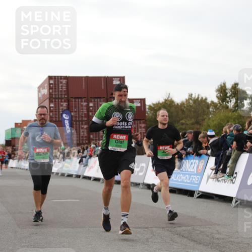 03.10.2025 - Köhlbrandbrückenlauf Yannick Fuchs http://msf.ph/oto/8990554 03.10.2025 16:02:09 Ziel 7115, 7160, 7299, 8049, 8509, 8988, 9115 meine-sportfotos.de