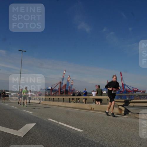 03.10.2025 - Köhlbrandbrückenlauf Matties Gatica Varas http://msf.ph/oto/8990555 03.10.2025 12:40:21 Position 2  meine-sportfotos.de
