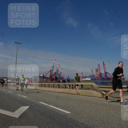 03.10.2025 - Köhlbrandbrückenlauf Matties Gatica Varas http://msf.ph/oto/8990558 03.10.2025 12:40:22 Position 2  meine-sportfotos.de