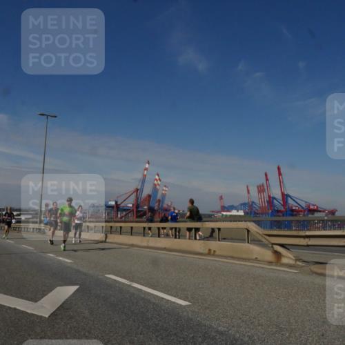 03.10.2025 - Köhlbrandbrückenlauf Matties Gatica Varas http://msf.ph/oto/8990564 03.10.2025 12:40:22 Position 2 118 meine-sportfotos.de