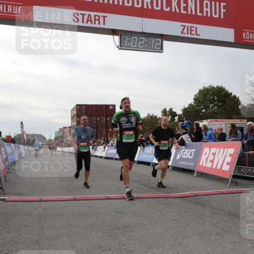 03.10.2025 - Köhlbrandbrückenlauf Yannick Fuchs http://msf.ph/oto/8990567 03.10.2025 16:02:10 Ziel 7115, 7160, 8049, 8509, 8988, 9115 meine-sportfotos.de