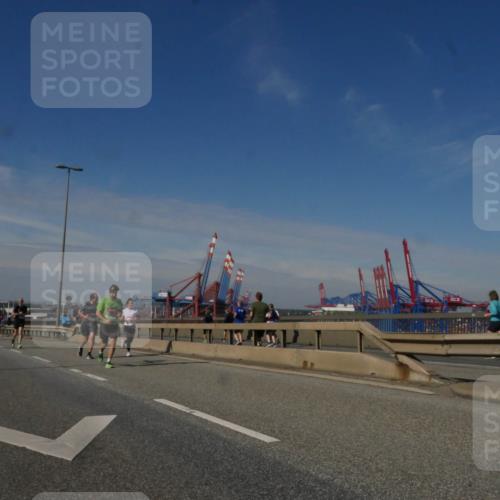 03.10.2025 - Köhlbrandbrückenlauf Matties Gatica Varas http://msf.ph/oto/8990568 03.10.2025 12:40:23 Position 2 118 meine-sportfotos.de