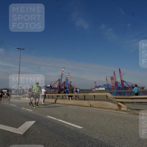 03.10.2025 - Köhlbrandbrückenlauf Matties Gatica Varas http://msf.ph/oto/8990571 03.10.2025 12:40:23 Position 2  meine-sportfotos.de