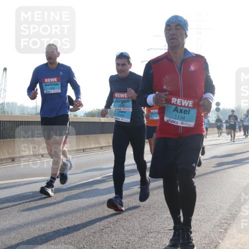 03.10.2025 - Köhlbrandbrückenlauf Luisa Fischer http://msf.ph/oto/8990572 03.10.2025 10:14:47 Position 3 1058, 1218, 1134, 3160 meine-sportfotos.de