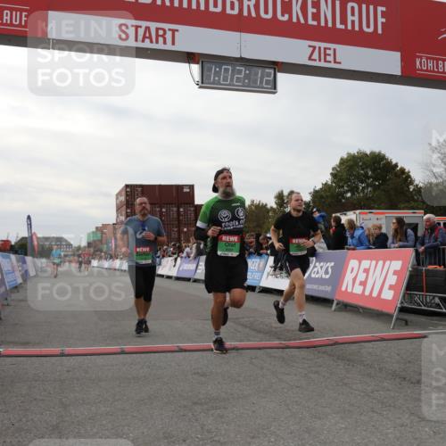 03.10.2025 - Köhlbrandbrückenlauf Yannick Fuchs http://msf.ph/oto/8990573 03.10.2025 16:02:10 Ziel 7115, 7160, 8049, 8509, 8988, 9115 meine-sportfotos.de