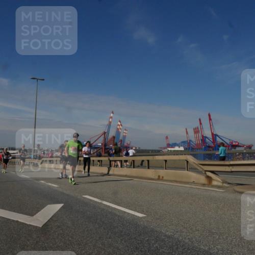 03.10.2025 - Köhlbrandbrückenlauf Matties Gatica Varas http://msf.ph/oto/8990575 03.10.2025 12:40:24 Position 2 118 meine-sportfotos.de