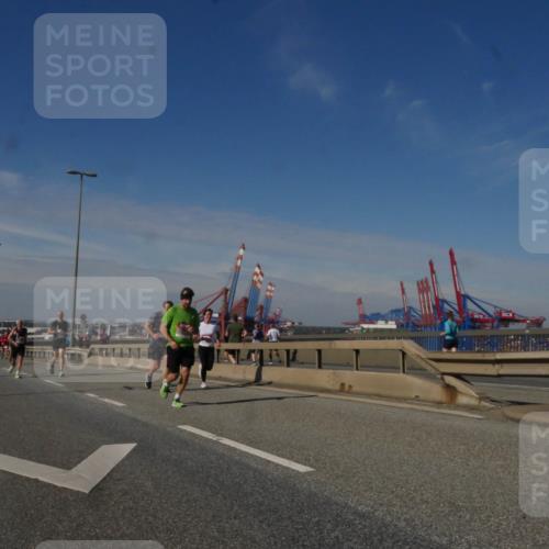 03.10.2025 - Köhlbrandbrückenlauf Matties Gatica Varas http://msf.ph/oto/8990578 03.10.2025 12:40:24 Position 2  meine-sportfotos.de