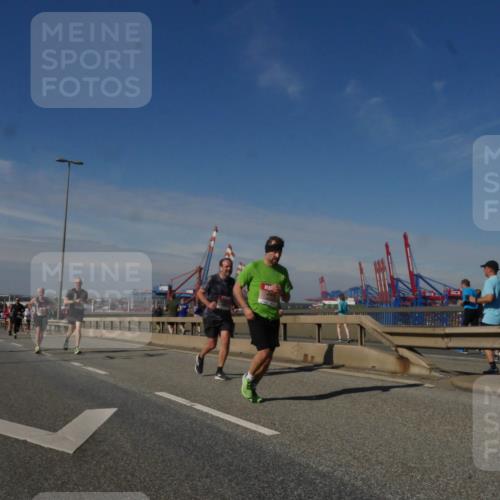 03.10.2025 - Köhlbrandbrückenlauf Matties Gatica Varas http://msf.ph/oto/8990588 03.10.2025 12:40:26 Position 2  meine-sportfotos.de