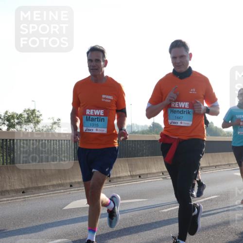 03.10.2025 - Köhlbrandbrückenlauf Luisa Fischer http://msf.ph/oto/8990590 03.10.2025 10:14:49 Position 3 1315, 1447, 1141 meine-sportfotos.de