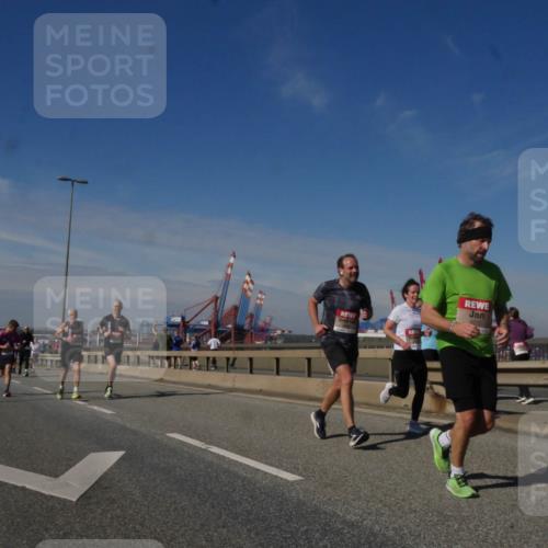 03.10.2025 - Köhlbrandbrückenlauf Matties Gatica Varas http://msf.ph/oto/8990597 03.10.2025 12:40:26 Position 2 4272, 118 meine-sportfotos.de