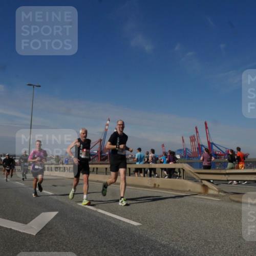 03.10.2025 - Köhlbrandbrückenlauf Matties Gatica Varas http://msf.ph/oto/8990610 03.10.2025 12:40:28 Position 2 18 meine-sportfotos.de