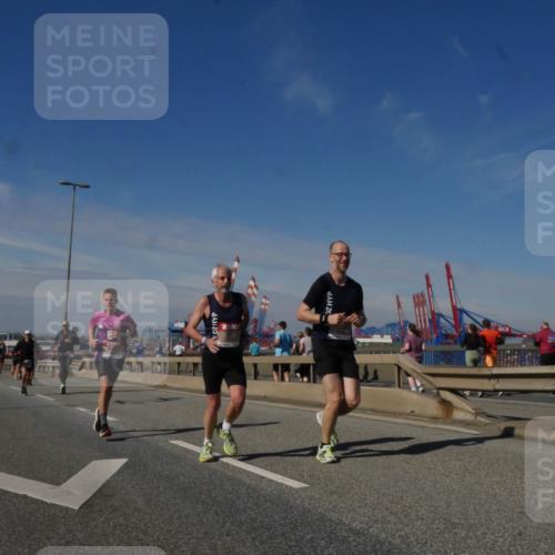 03.10.2025 - Köhlbrandbrückenlauf Matties Gatica Varas http://msf.ph/oto/8990612 03.10.2025 12:40:29 Position 2 118 meine-sportfotos.de