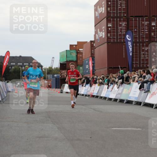 03.10.2025 - Köhlbrandbrückenlauf Yannick Fuchs http://msf.ph/oto/8990614 03.10.2025 16:02:12 Ziel 7115, 7160, 7171, 8049, 8509, 8988, 9115 meine-sportfotos.de
