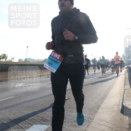 03.10.2025 - Köhlbrandbrückenlauf Luisa Fischer http://msf.ph/oto/8990616 03.10.2025 10:14:52 Position 3 2959 meine-sportfotos.de