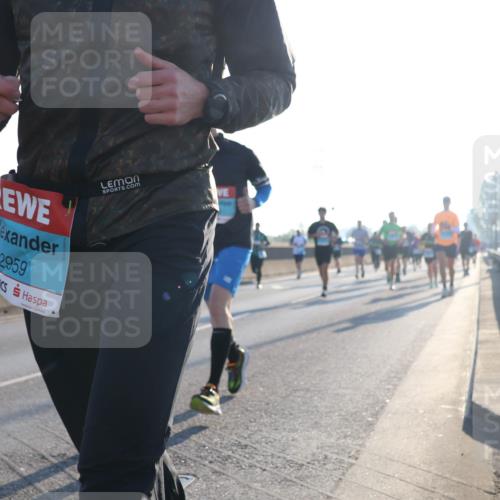 03.10.2025 - Köhlbrandbrückenlauf Luisa Fischer http://msf.ph/oto/8990619 03.10.2025 10:14:52 Position 3 2959 meine-sportfotos.de