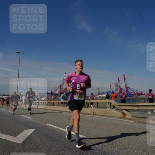 03.10.2025 - Köhlbrandbrückenlauf Matties Gatica Varas http://msf.ph/oto/8990622 03.10.2025 12:40:30 Position 2  meine-sportfotos.de