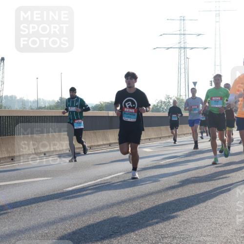 03.10.2025 - Köhlbrandbrückenlauf Luisa Fischer http://msf.ph/oto/8990631 03.10.2025 10:14:54 Position 3 2901, 42, 1474 meine-sportfotos.de