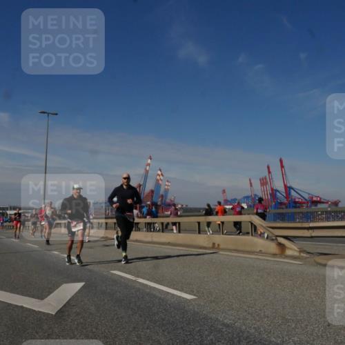 03.10.2025 - Köhlbrandbrückenlauf Matties Gatica Varas http://msf.ph/oto/8990632 03.10.2025 12:40:32 Position 2  meine-sportfotos.de