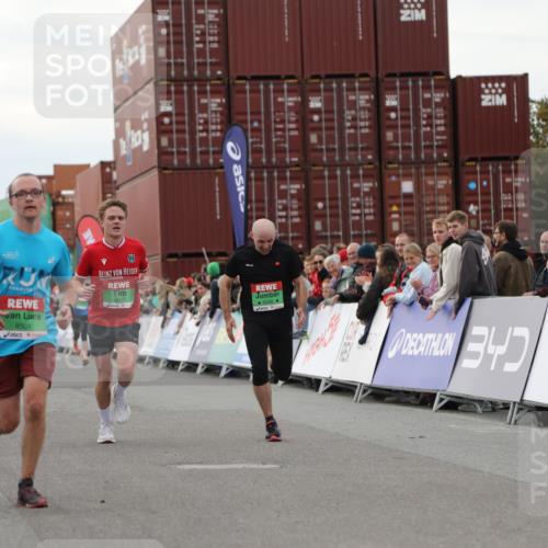 03.10.2025 - Köhlbrandbrückenlauf Yannick Fuchs http://msf.ph/oto/8990645 03.10.2025 16:02:15 Ziel 7171, 8049, 8509, 9115, 9409 meine-sportfotos.de