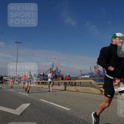 03.10.2025 - Köhlbrandbrückenlauf Matties Gatica Varas http://msf.ph/oto/8990646 03.10.2025 12:40:34 Position 2 6784, 118 meine-sportfotos.de
