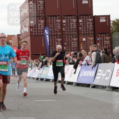 03.10.2025 - Köhlbrandbrückenlauf Yannick Fuchs http://msf.ph/oto/8990650 03.10.2025 16:02:15 Ziel 7171, 8049, 8509, 9115, 9409 meine-sportfotos.de