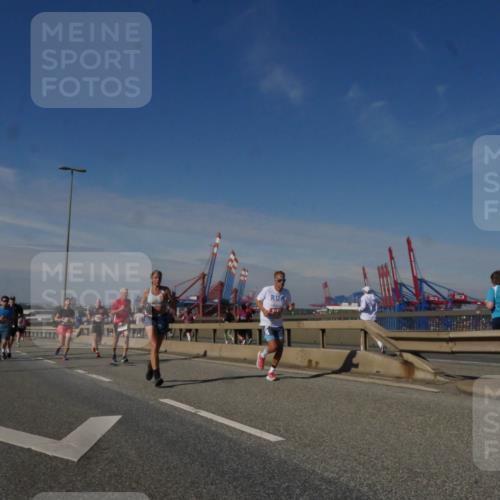 03.10.2025 - Köhlbrandbrückenlauf Matties Gatica Varas http://msf.ph/oto/8990652 03.10.2025 12:40:35 Position 2 118 meine-sportfotos.de