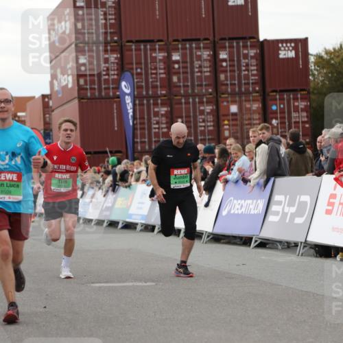 03.10.2025 - Köhlbrandbrückenlauf Yannick Fuchs http://msf.ph/oto/8990655 03.10.2025 16:02:15 Ziel 7171, 8049, 8509, 9115, 9409 meine-sportfotos.de