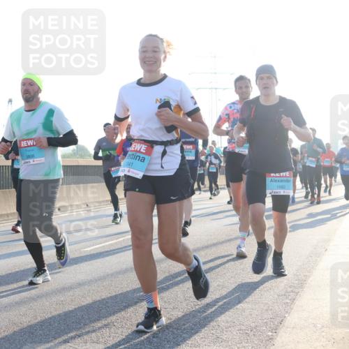 03.10.2025 - Köhlbrandbrückenlauf Luisa Fischer http://msf.ph/oto/8990659 03.10.2025 10:14:59 Position 3 3806, 341, 1682, 1 meine-sportfotos.de