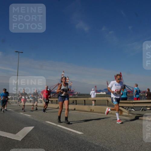 03.10.2025 - Köhlbrandbrückenlauf Matties Gatica Varas http://msf.ph/oto/8990660 03.10.2025 12:40:36 Position 2 118 meine-sportfotos.de