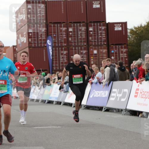 03.10.2025 - Köhlbrandbrückenlauf Yannick Fuchs http://msf.ph/oto/8990662 03.10.2025 16:02:15 Ziel 7171, 8049, 8509, 9115, 9409 meine-sportfotos.de