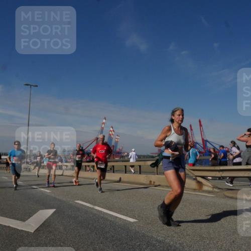 03.10.2025 - Köhlbrandbrückenlauf Matties Gatica Varas http://msf.ph/oto/8990667 03.10.2025 12:40:37 Position 2  meine-sportfotos.de