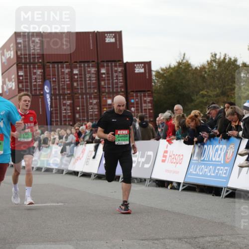 03.10.2025 - Köhlbrandbrückenlauf Yannick Fuchs http://msf.ph/oto/8990672 03.10.2025 16:02:16 Ziel 7171, 8049, 8509, 9115, 9409 meine-sportfotos.de