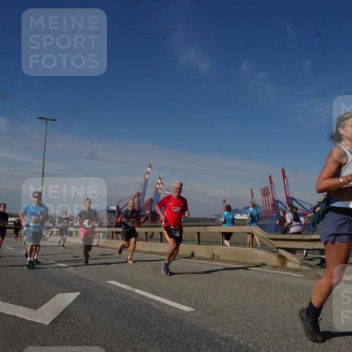03.10.2025 - Köhlbrandbrückenlauf Matties Gatica Varas http://msf.ph/oto/8990674 03.10.2025 12:40:37 Position 2  meine-sportfotos.de