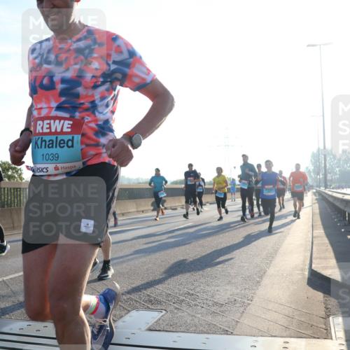 03.10.2025 - Köhlbrandbrückenlauf Luisa Fischer http://msf.ph/oto/8990676 03.10.2025 10:15:01 Position 3 064, 1039, 00, 00, 1000 meine-sportfotos.de
