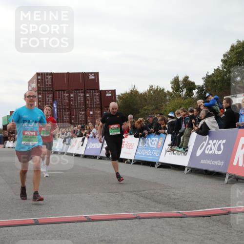 03.10.2025 - Köhlbrandbrückenlauf Yannick Fuchs http://msf.ph/oto/8990677 03.10.2025 16:02:16 Ziel 7171, 8049, 8509, 9115, 9409 meine-sportfotos.de