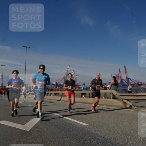 03.10.2025 - Köhlbrandbrückenlauf Matties Gatica Varas http://msf.ph/oto/8990681 03.10.2025 12:40:39 Position 2  meine-sportfotos.de